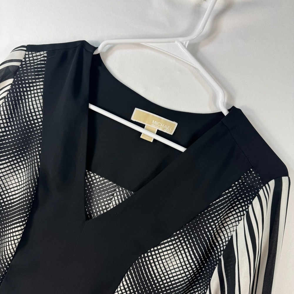 Michael Michael Kors Black White Geometric Stripe V-Neck Blouse Medium - Picture 2 of 10